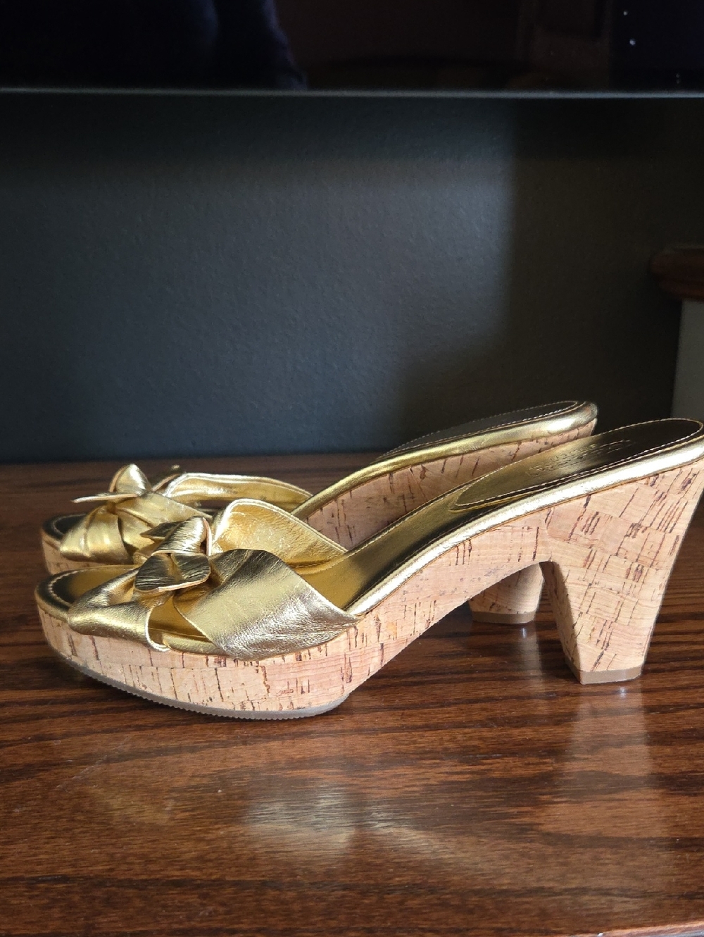 NWOB COACH Karen Gold Bow Cork Heels - Picture 3 of 10